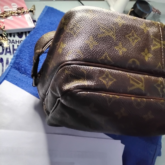 Louis Vuitton unisex monogram crossbody with COA - Picture 7 of 8